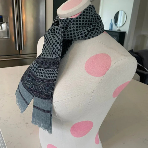 Vintage Printed Scarf (one side only) in Blue w Purple Accents no tags - Picture 5 of 7